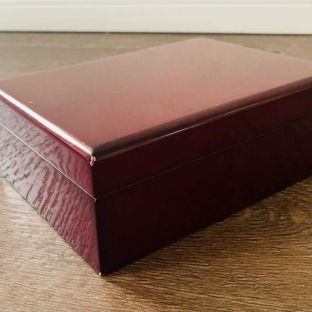 Jewelry box with a mirror